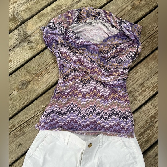 Purple Funky Print Top XS Jennifer Lopez Stretchy Soft Fun Short Sleeve Shirt - Picture 3 of 12